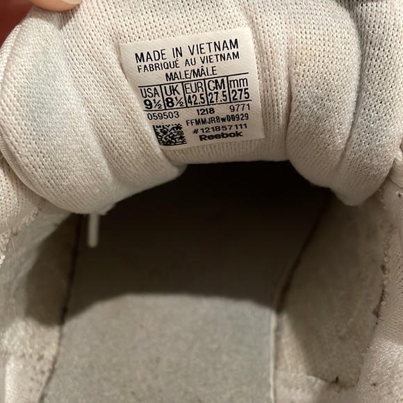 Reebok Classics - Picture 3 of 4